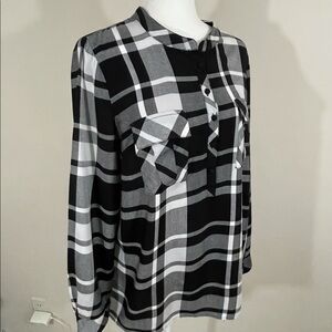 Kensie sz lg shirt 3/4 button down black/ white plaid banded neckline